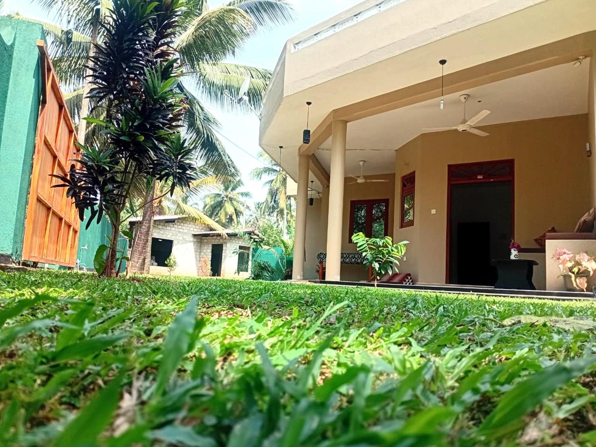 Guesthouse Dilush Берувала Екстер'єр фото