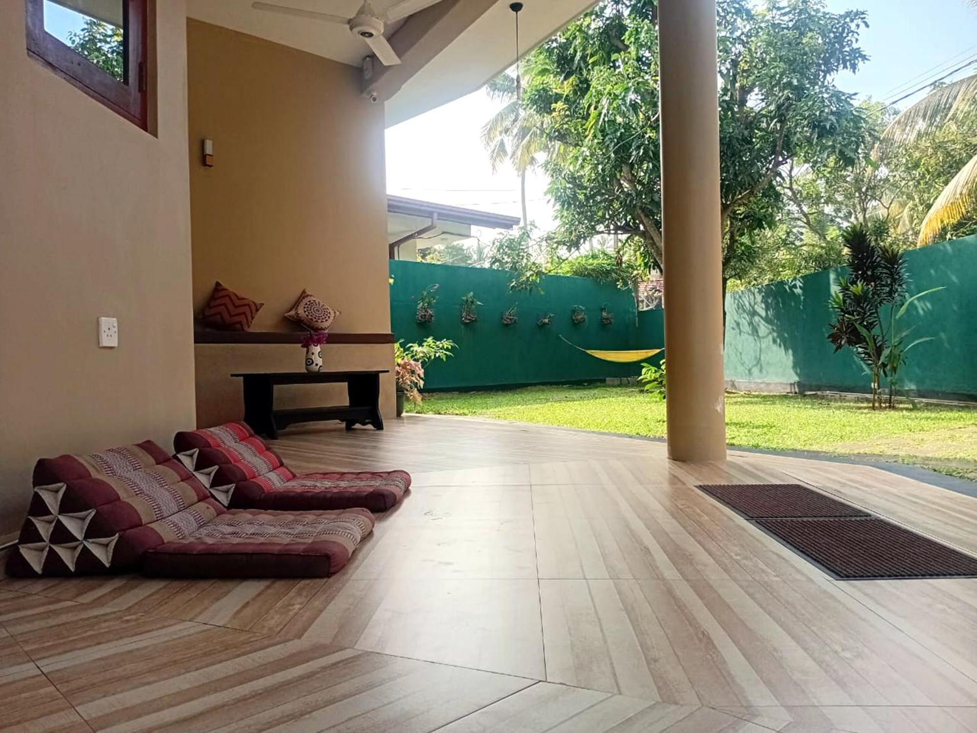 Guesthouse Dilush Берувала Екстер'єр фото
